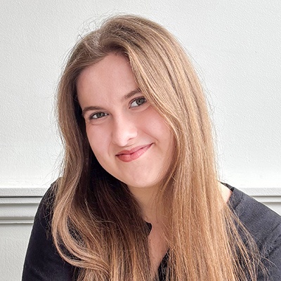 Headshot of Anna.
