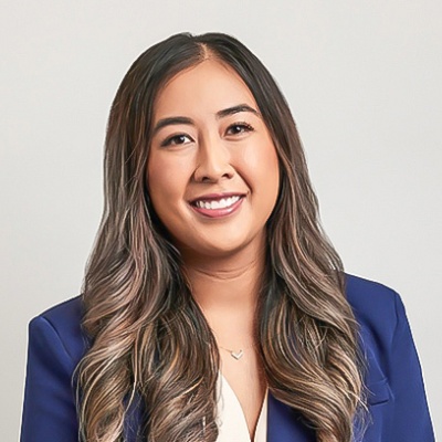 Headshot of Kelly